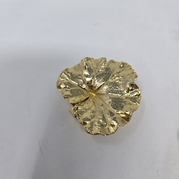 VINTAGE MIMI DI N TEXTURED GOLD TONE LEAF DOUBLE BELT BUCKLE - Picture 3 of 9